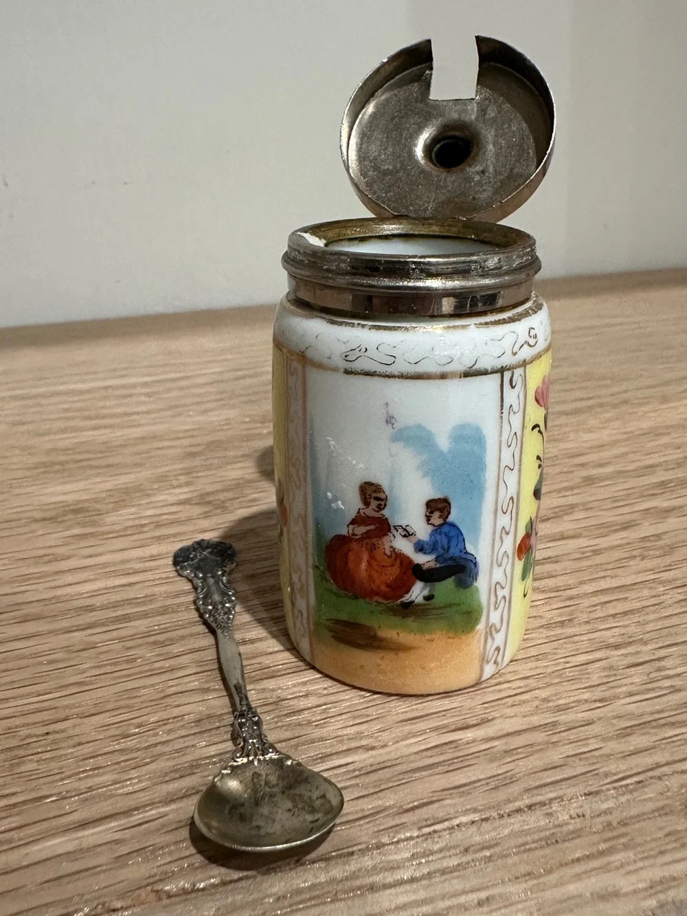 N/A charming porcelain